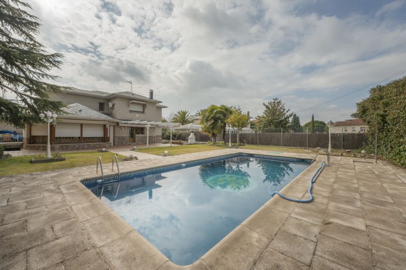 Best Pool Safety Contractors in Maryville, TN